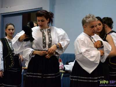 Κάτω στην άσπρη πέτρα ...
