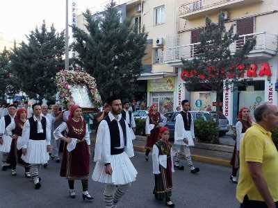 Συμ-περιφερόμενοι Βλάχικα ! 