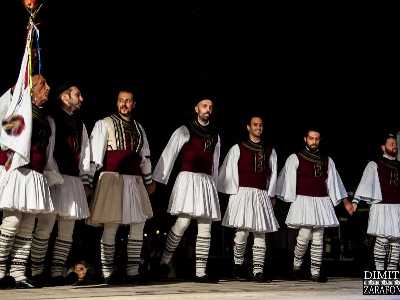 Και γλυκό είν' το φίλημα σου ...