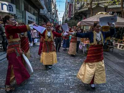Αρχικάλαντα απ' το Σύνταγμα στο Μοναστηράκι !