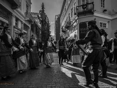 Αρχικάλαντα απ' το Σύνταγμα στο Μοναστηράκι !