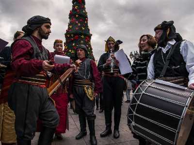 Αρχικάλαντα απ' το Σύνταγμα στο Μοναστηράκι !