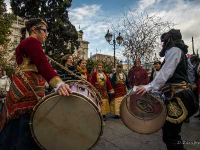 Αρχικάλαντα απ' το Σύνταγμα στο Μοναστηράκι !