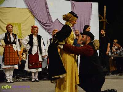 Πάνω στης νύφης την ποδιά ...