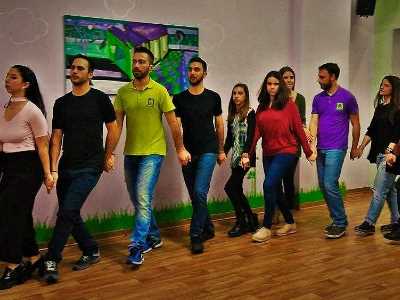 Γινόμαστε 5 !