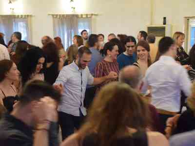 Για κοντοκαρτρέστε !
