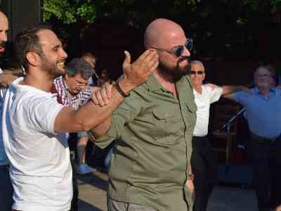 Μαραίνομαι ο καημένος ...