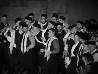 Μαραίνομαι ο καημένος ...
