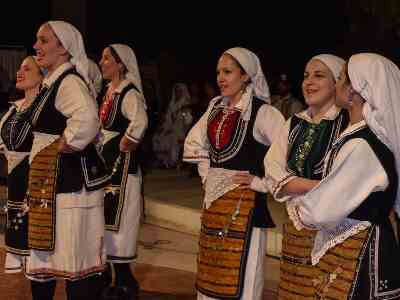 Μπάνιο, Παράσταση και Γλέντι !