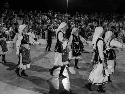 Μπάνιο, Παράσταση και Γλέντι !