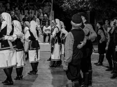 Μπάνιο, Παράσταση και Γλέντι !