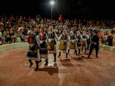 Μπάνιο, Παράσταση και Γλέντι !