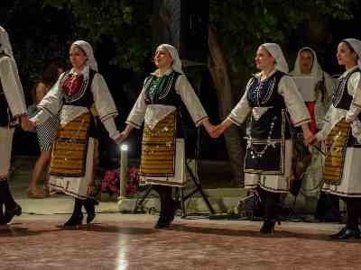 Μπάνιο, Παράσταση και Γλέντι !