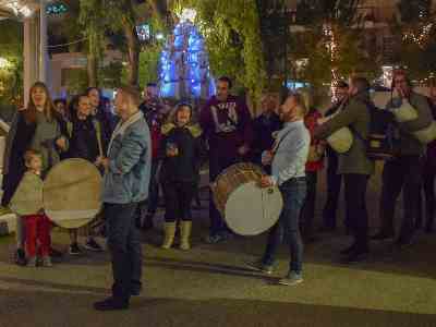 Ειρεσιώνη σύκα φέρειν!