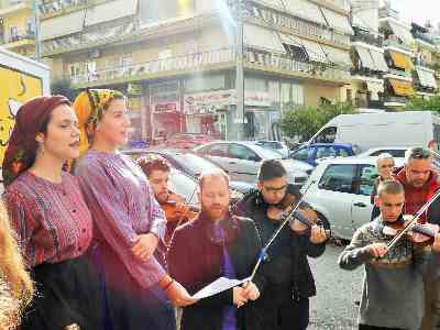 Αντζιέλοι ... ψάλλουν το "εν υψίστοις"