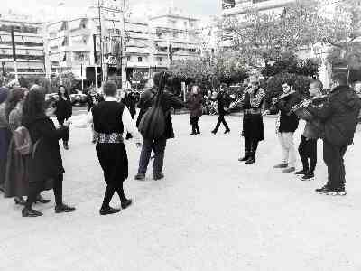 Αντζιέλοι ... ψάλλουν το "εν υψίστοις"